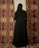 عباية سوداء كريب كوري كلوش بأزرار وأكتاف كسر