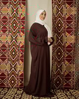 شرشف صلاة بني غامق - بسحاب وأكمام مطاطية