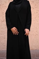 عباية كريب سوداء بقصة كلوش سادة