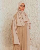 شرشف صلاة بلونين البيج والكافيه الفاتح-سحاب