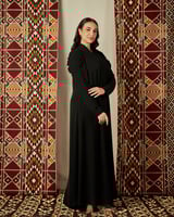 عباية سوداء كريب كوري كلوش بأزرار وأكتاف كسر