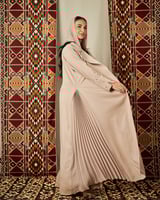 عباية بيج كتان بأكمام مطرزة فاخرة