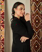 عباية سوداء كريب كوري كلوش بأزرار وأكتاف كسر