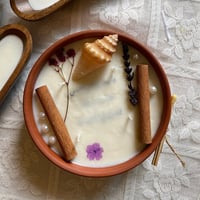 شمعة فخارية برسالة مخفية