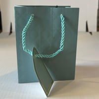 كيس هدايا صغير ملون