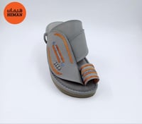 رصاصي فاتح خط ذهبي