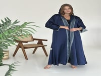 عباية حرير مغسول مع لنن هندي مقلم زرقاء