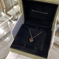 سلسال سويت الامبرا حجر احمر -روز قولد