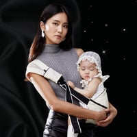 حاملة الطفل