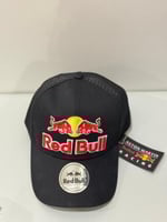 كاب رياضي بطباعه شعار ريدبول لون اسود