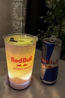 كوب ريدبول مضيء لون وردي مع غطاء ومصاص