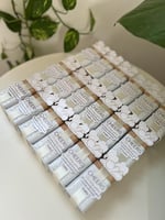 علبة مع تعبئة حلاوة