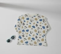 بلوزة أطفال قطنية بأكمام طويلة بنقشة عصرية