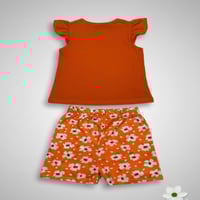 طقم اطفال من قطعتين تي شيرت مع شورت برتقالي