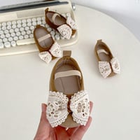 حذاء أطفال مع فيونكة