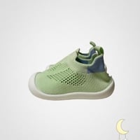حذاء أطفال اخضر فاتح