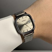 ساعة كاسيو +قلم+كرت الماركة وعلبه مع كامل الملحقات