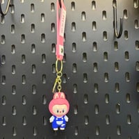 ميدالية مفتاح وعلاقة بنفس الوقت لابوبا