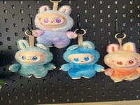 ميدالية لابوبو الواقفه