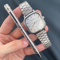 ساعة كاسيو +قلم+كرت الماركة وعلبه مع كامل الملحقات