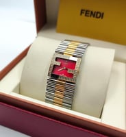 ساعة فندي نسائي مقاس32 مع كرت الماركة وعلبة وكامل...