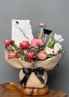 بوكيه ورد هولندي تخرج مع كاب صغير خاص ب التخرج