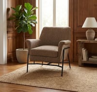 كرسي "إليجانس" المفرد بتصميم مودرن وأرجل معدنية