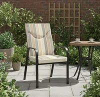 كرسي خارجي بوسائد