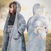 فروه اطفال بالاسم-للون وردي- متجر التميز