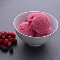 جيلاتو التوت بحليب الماعز والسكر العضوي