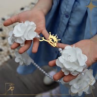 تاج فاخر باللؤلؤ