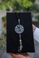 تعليقه السبحة مع العود