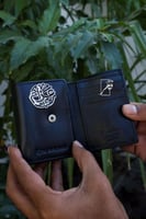 محفظه مع الاسم المبطن