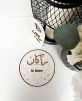 لوحة تعريفية اكريليك مع استيكر