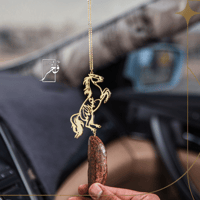 تعليقة شكل الفرس مفرغ