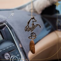 تعليقة شكل الخيل مفرغ