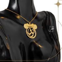 عقد الأسم في دائرة ميني ماوس