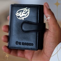 محفظة أنيقة مع الأسم العادي