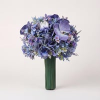 مسكة مميزه بلون البنفسجي