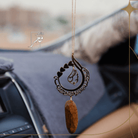 تعليقة شكل القطرة مع قلوب