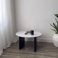 طاولة قهوة رخام قاعدة حديد