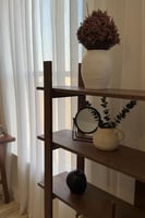 مكتبة بتصميم كلاسيكي عتيق