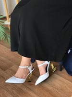 كعب سان لوران ابيض