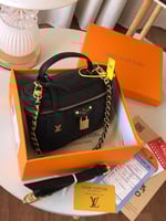 شنطة لويس فيتون