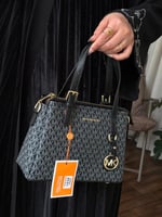 شنطه شانيل اسود لوقو فضي