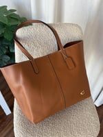 شنطه كوتش توت باق