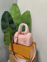 شنط لويس فيتون وردي