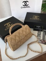 شنط شانيل لوقو ذهبي