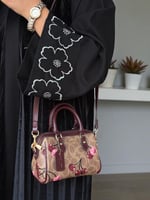 شنط كوتش مرسومه بالكرز