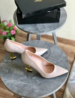 صندل كعب سان لوران